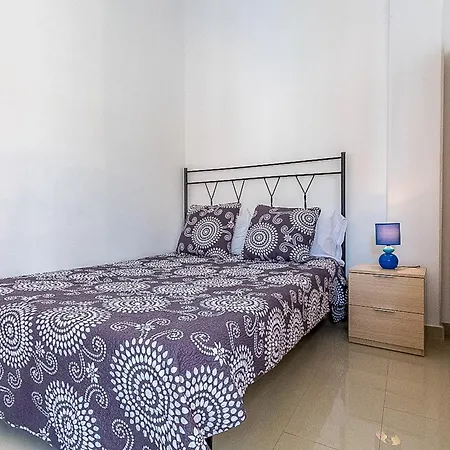 La Casa De Bruno - 2br Balcony House - Beach Apartment
